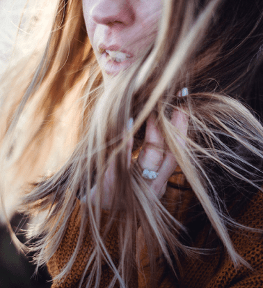 Comment Comment réparer les cheveux abîmés sans les couperles dommages capillaires causés par les fers