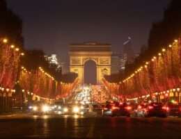 visiter les Champs-Élysées et l’Arc de Triomphe paris France